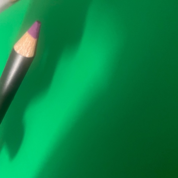 MAC Heroine lip Pencil - Picture 3 of 5